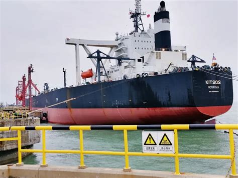 钦州港30万吨级油轮码头首次迎来吃水19米的VLCC油轮_船舶_航道_进港