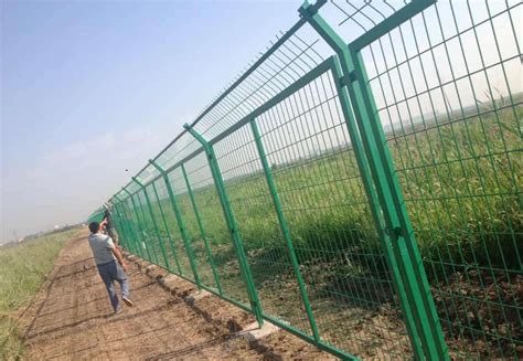 双边丝护栏网 园林绿化围栏网 圈地护栏网 安平护栏网 公路隔离栅-阿里巴巴