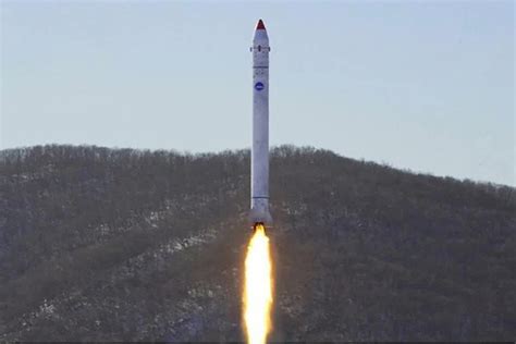 朝鲜18日进行开发军事侦察卫星最终阶段试验_凤凰网视频_凤凰网