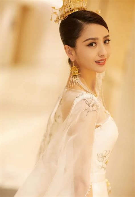 中国颜值前十名最漂亮女明星排名：古力娜扎排名第六，第一是谁_刘亦菲_迪丽热巴_五官