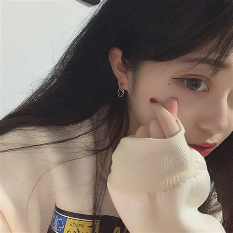 青春温柔自拍头像女生