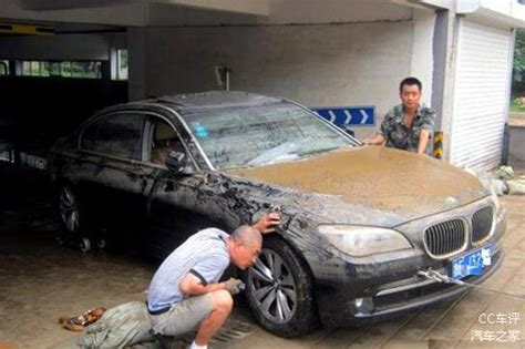 郑州一轿车遭“恶整”，被人撒水泥泼脏水，咋回事？-大河网