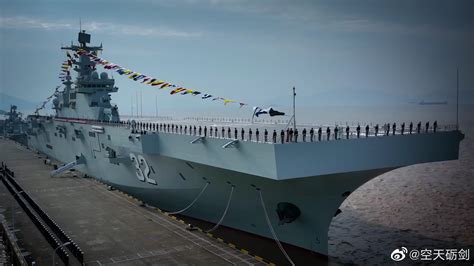 英媒：中国海军新航母保障船现身 最新071型两栖舰下水-腾讯网
