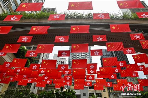 香港回归25周年：香港上环及中环随处可见庆回归宣传