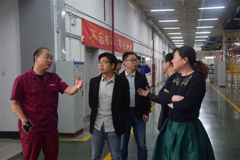 系领导赴安庆新能源汽车公司看望实习学生