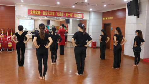 深圳社区家园网 永安社区 永安社区开展成人模特培训班