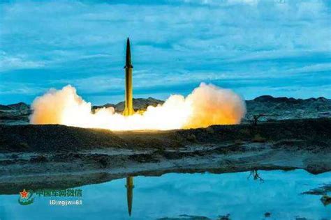 伊朗展示两款新式国产导弹，命名别有深意……