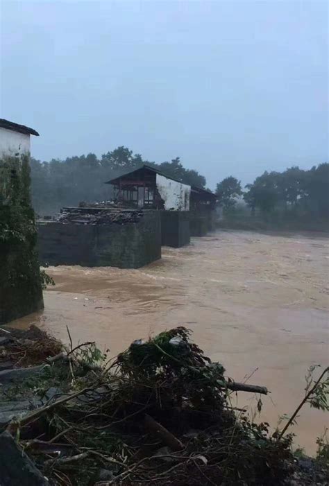 北京永定河分洪，小清河桥被洪水冲塌，数辆小车被卷走|洪水 |北京 |小清河桥_新浪新闻