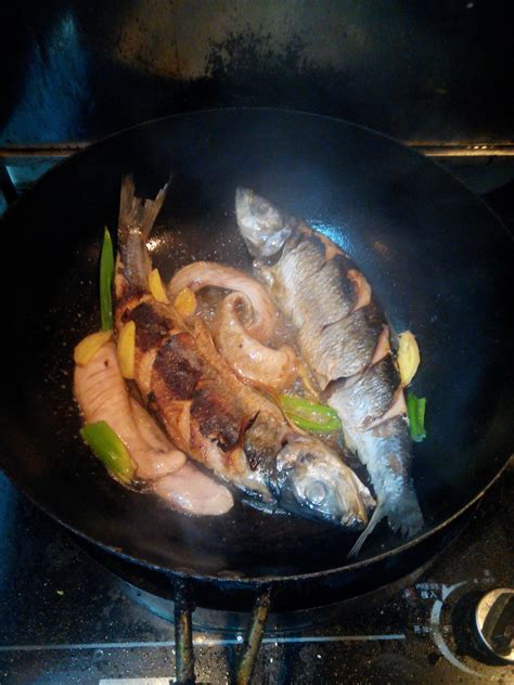 【家常炖青鱼的做法步骤图，家常炖青鱼怎么做好吃】jingzii_下厨房