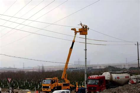 国网宁波市北仑区供电公司带电移杆为轨道交通牵引变投产扫清障碍 - 企业 - 中国网•东海资讯