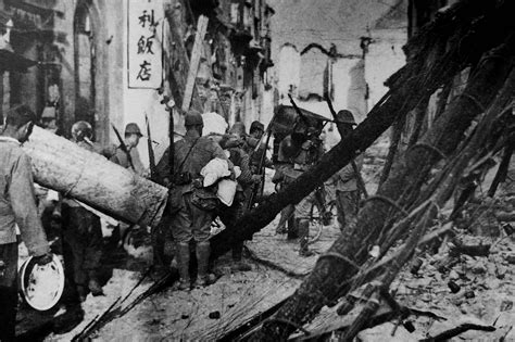 中国军队付出24万伤亡 遭日军占领后残垣断壁的徐州城