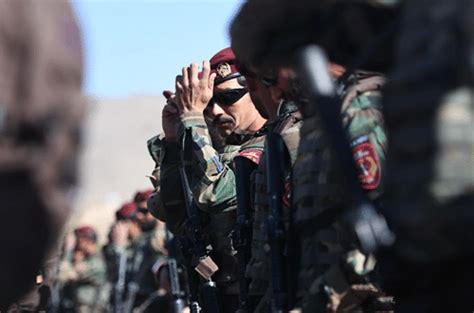 塔利班掌控局势：阿富汗政府军官投敌，近距离击毙美军特种兵__凤凰网