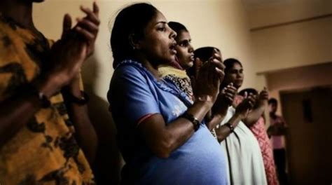 令人震惊！英国夫妻揭秘印度“造婴工厂”