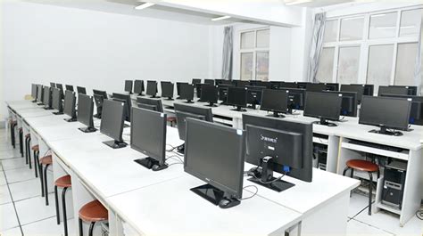 微机教室 - 青岛国开第一中学