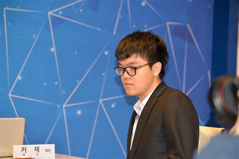 柯洁高度评价AlphaGo：输的没脾气 柯洁与阿尔法狗不是同个档次？_国际新闻_海峡网