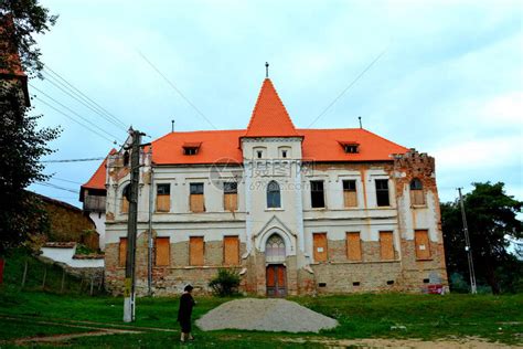 罗马尼亚特兰西瓦尼亚州Iacobeni村的中世纪福音教堂高清图片下载-正版图片504334455-摄图网