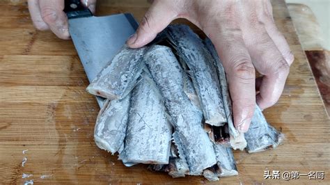 煎带鱼，这种煎法是绝招，带鱼不粘锅不掉皮，外酥里嫩太好吃了__财经头条
