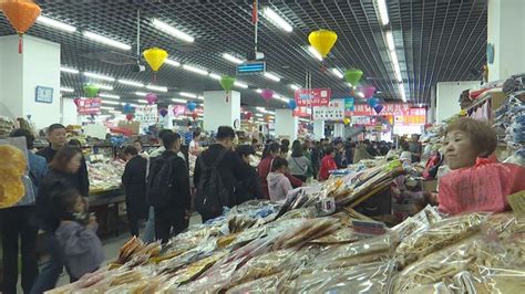 珲春：新西市场和汉唐街灯光璀璨美食诱人 - 延边新闻网