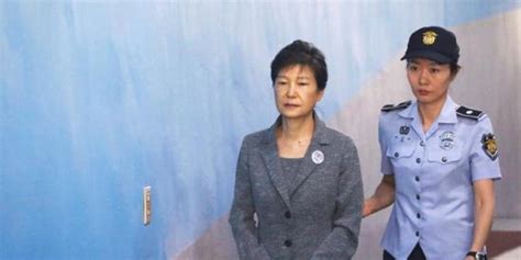 韩国检方申请批捕，朴槿惠被收监可能性有多大？_凤凰资讯
