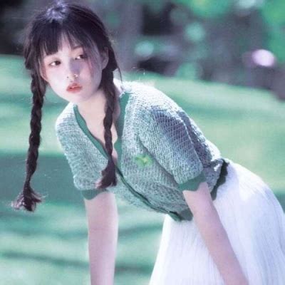 温柔清新自拍头像女生