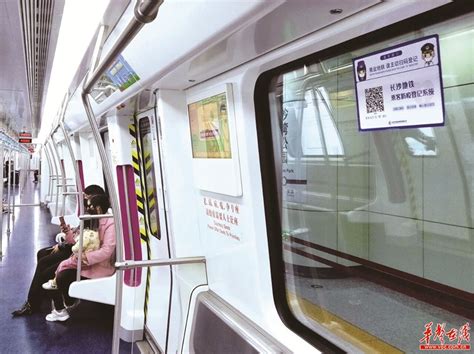 地铁不文明乘车行为:乘客"秒抢"上地铁差点出意外 - 欣欣旅游网