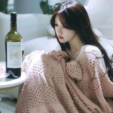 非主流女生坐着头像