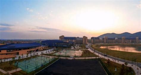 武汉珞珈学院景观规划设计_迈丘设计