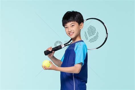 运动打网球的小男孩高清图片下载-正版图片501775514-摄图网