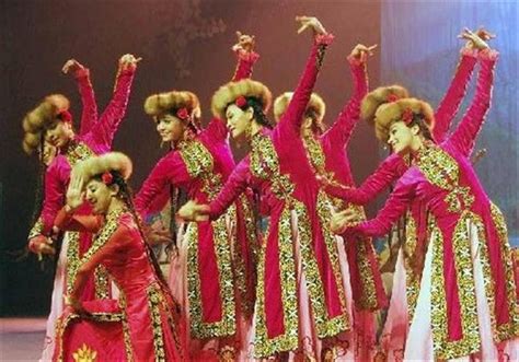 乌鲁木齐：格鲁吉亚国家舞蹈团献艺中国新疆国际民族舞蹈节-人民图片网