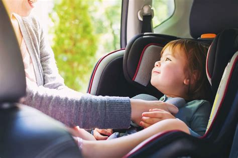Kindern im Auto - der sichere Transport von Kinder