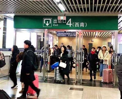 春运首日广州火车站人流量不多