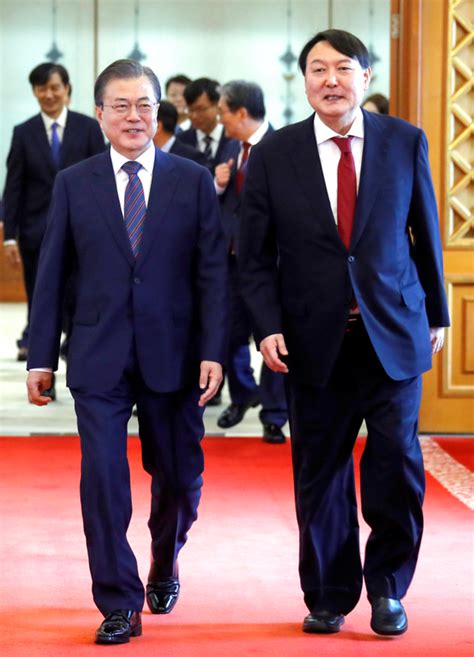 韩国现任与候任总统今将会面 或讨论特赦前总统李明博_手机新浪网