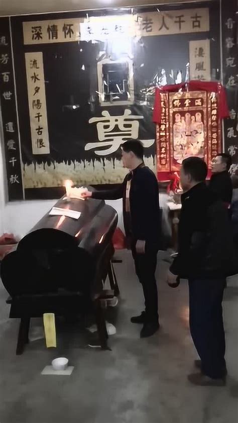 贵州农村丧葬风俗，年轻的道士现场做法事_腾讯视频