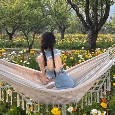 温柔带花女生头像