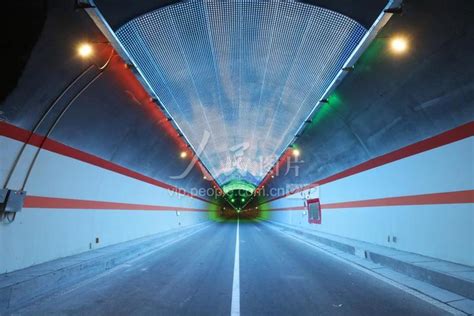 新疆：哈密G575公路东天山特长隧道即将通车-人民图片网