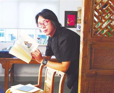 书籍装帧设计师朱赢椿：与“虫子艺术家”为友-名城苏州新闻中心