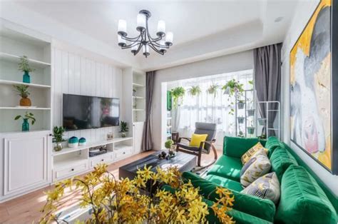 绿色沙发，客厅的家具颜色、装饰画和电视墙应如何搭配？ - 知乎