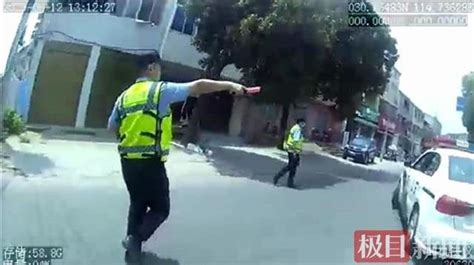 武汉新洲：酒驾男子弃车逃窜，民警百米冲刺将其抓获_凤凰网