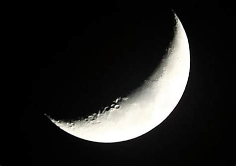 五首描写弯月亮的古诗词：每一首都很有特点，值得收藏起来！|古诗词|月亮|首都_新浪新闻