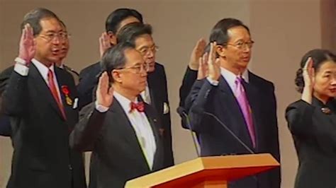 2002年，香港第二届政府官员宣誓就职，董建华推行高层官员问责制_凤凰网视频_凤凰网