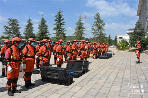 中国救援队赴海地执行救援任务_新浪图集_新浪网