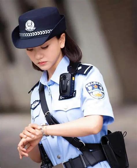 新疆女特警生活照走红 被称“最美警花”_新浪图片