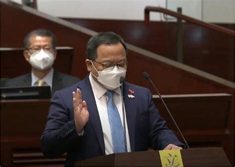 香港立法会4名当选议员宣誓就任 李家超监誓_凤凰网