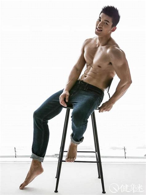 中国肌肉男模体育生肌肉北京体育大学刘佳萌写真 白袜 魅力先生刘佳萌 东方帅哥 健身迷网