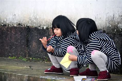 街头巷尾 - 中国摄影出版传媒有限责任公司
