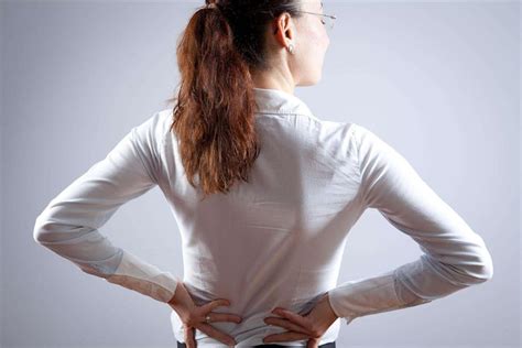 腰酸痛怎么办最有效方法（总是腰痛？不妨试试这4种方法，或能助你有效缓解） | 说明书网