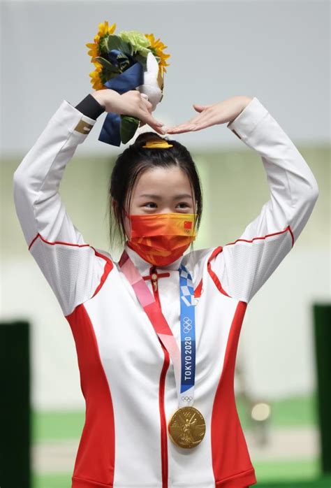 夺冠追星两不误，冠军杨倩是白敬亭粉丝，曾因母亲患病想放弃训练