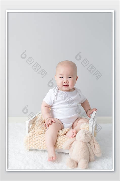 儿童母婴婴儿乖巧坐着片图片-包图网