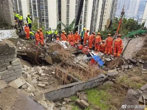 河北沧州一路口突发爆炸 附近多家商户和车辆的玻璃被震碎_四川在线