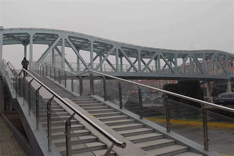 钢结构平台组成，呼和浩特钢结构旋转楼梯如何设计-呼和浩特市鑫中巨钢构彩板有限公司
